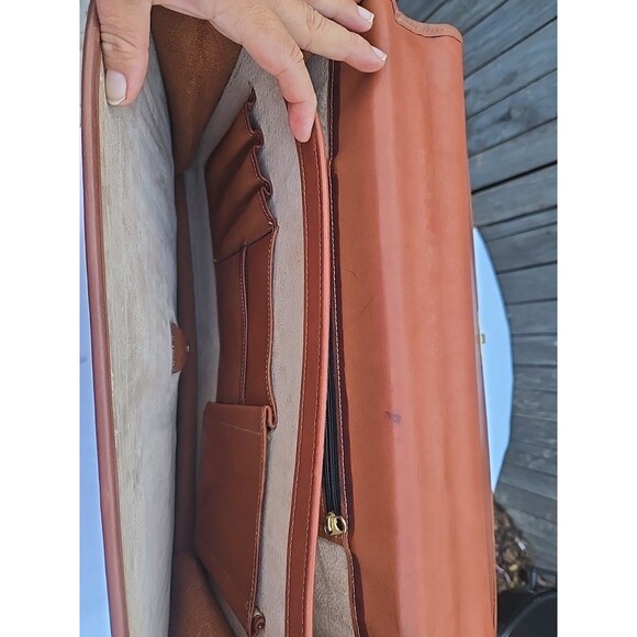 Coach Vintage Leather briefcase with gold buckle and two pockets. - Picture 9 of 14